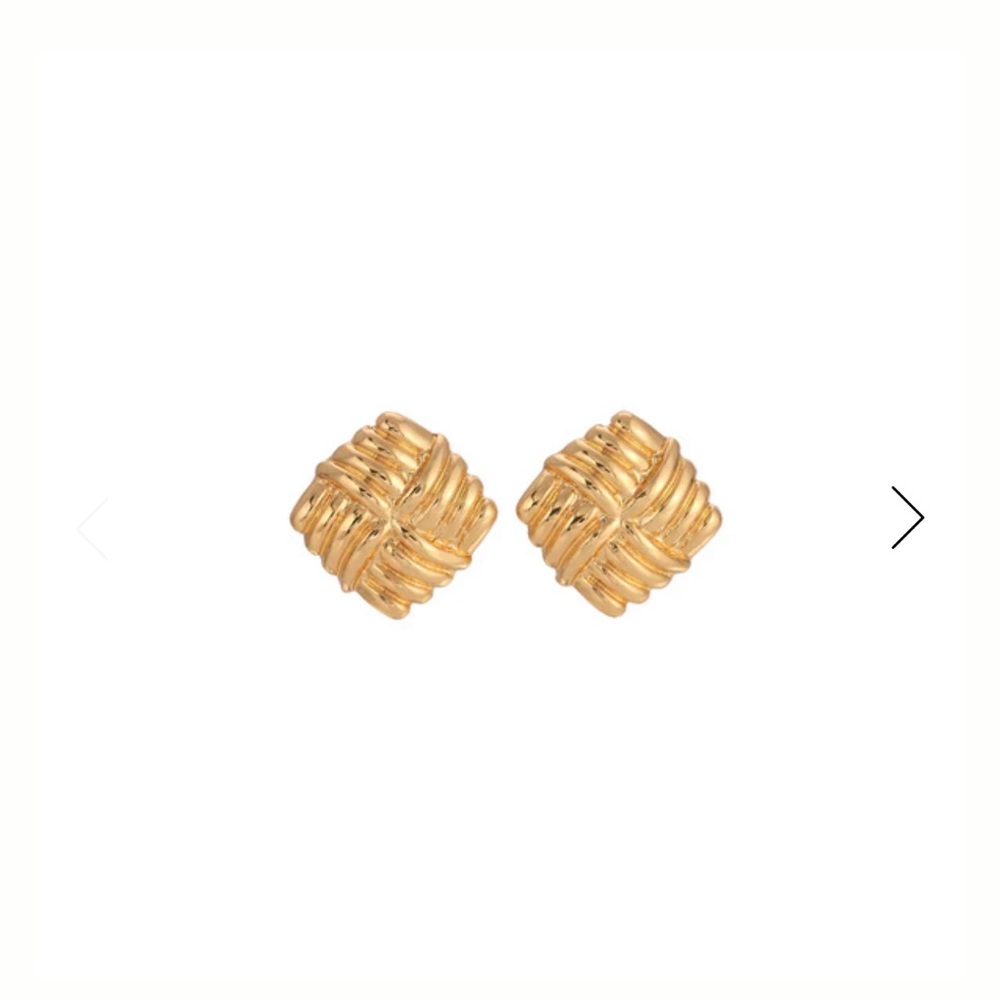 Heaven Mayhem Wind Gold Earrings.